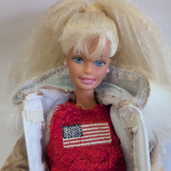 1966 Barbie And 1968 Ken In A Rare 1972 Mountain Ski Cabin Travel Case - Picture 7 of 12